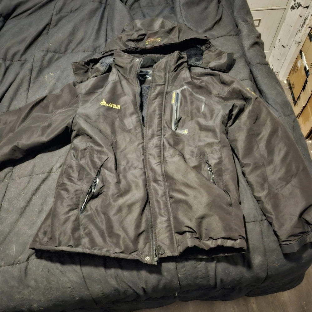 UNCO & BOROR WOMEN'S BLACK WINTER SKI HIKING JACKET BLACK SZ MEDIUM